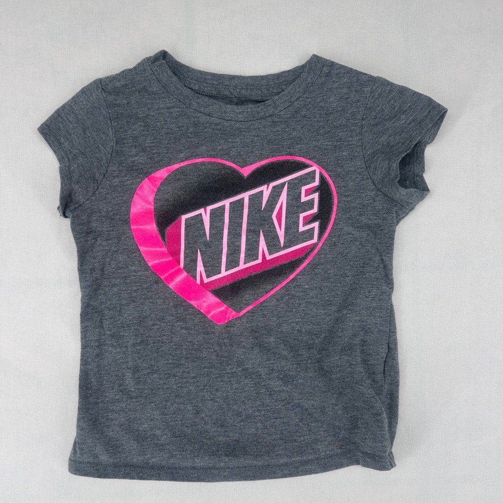 Nike Girls Gray Pink Heart Graphic Logo T-Shirt Size 6 5-6 Years